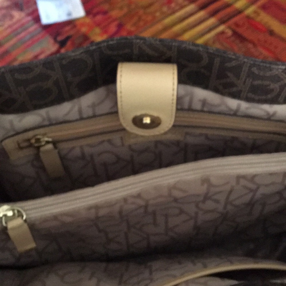 ❤️NWOT Calvin Klein  cross body bag - Picture 4 of 8